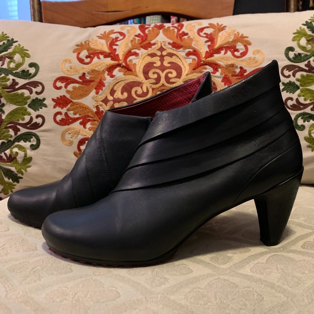 Tsubo CUSUS Black Pleated Leather Bootie